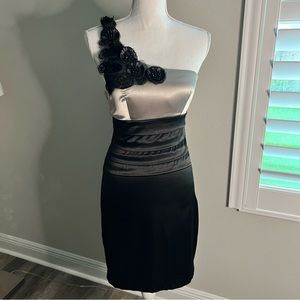 Dress silver/blk 5/6. Satin. One strap floral embroidery. Built in light pads.